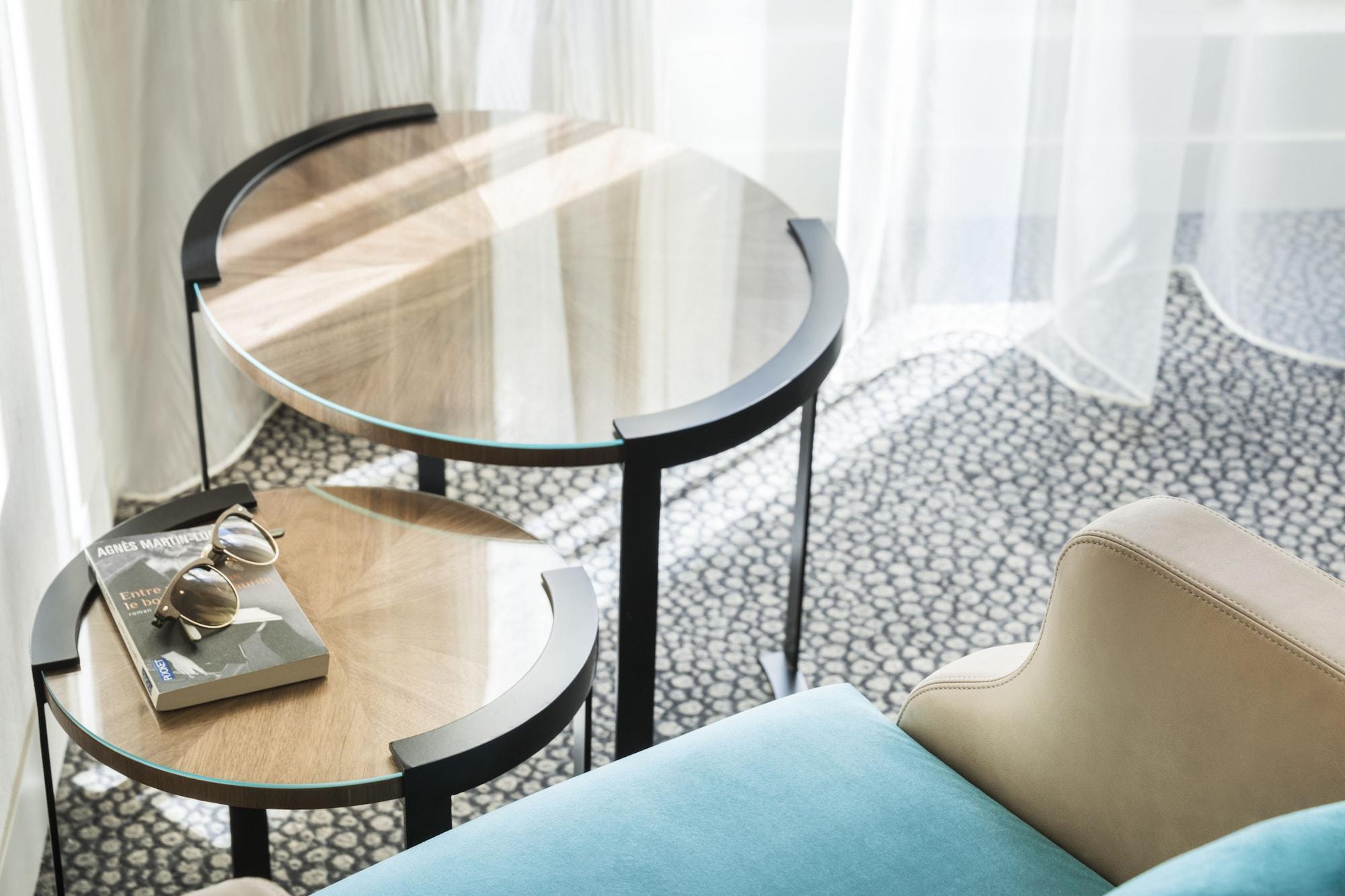 Maison Albar Hotels Le Pont-Neuf Paris Extérieur photo A side table