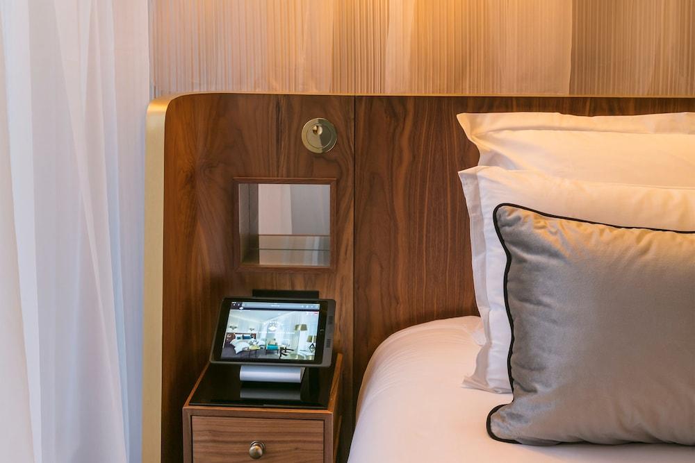 Maison Albar Hotels Le Pont-Neuf Paris Extérieur photo The LG Smart Hotel Bed