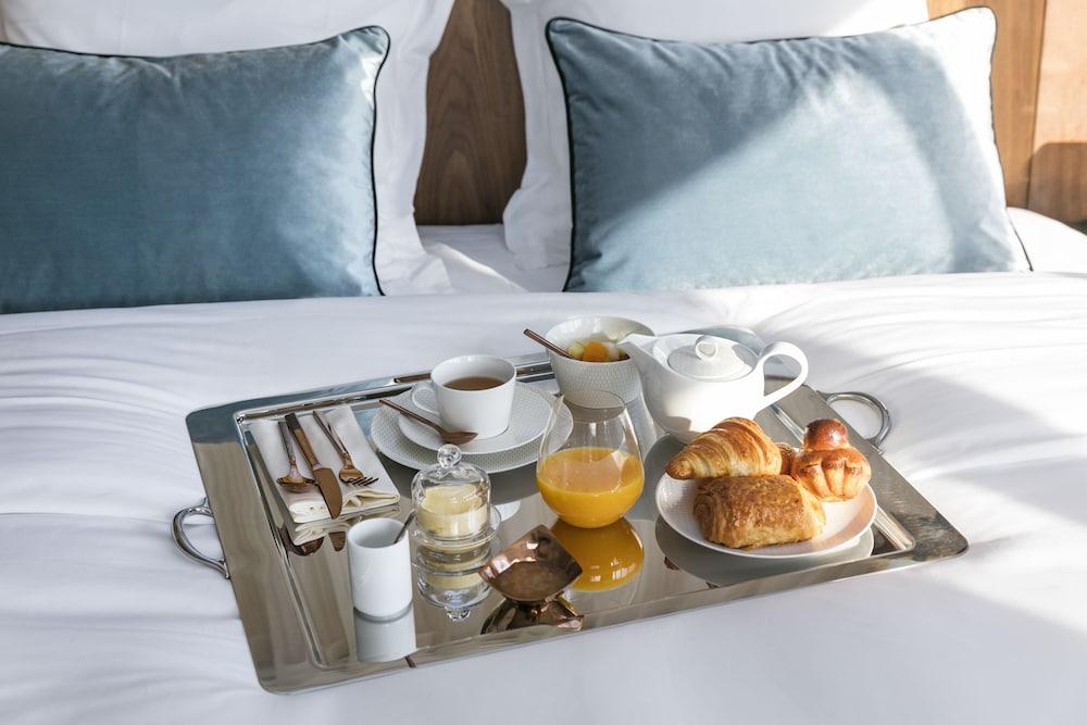 Maison Albar Hotels Le Pont-Neuf Paris Extérieur photo Room service