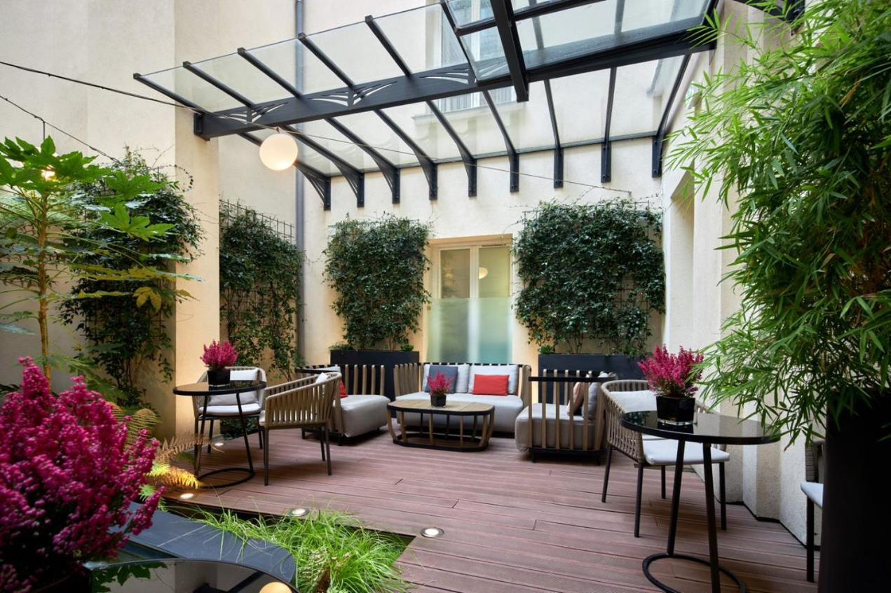 Maison Albar Hotels Le Pont-Neuf Paris Extérieur photo The hotel's courtyard