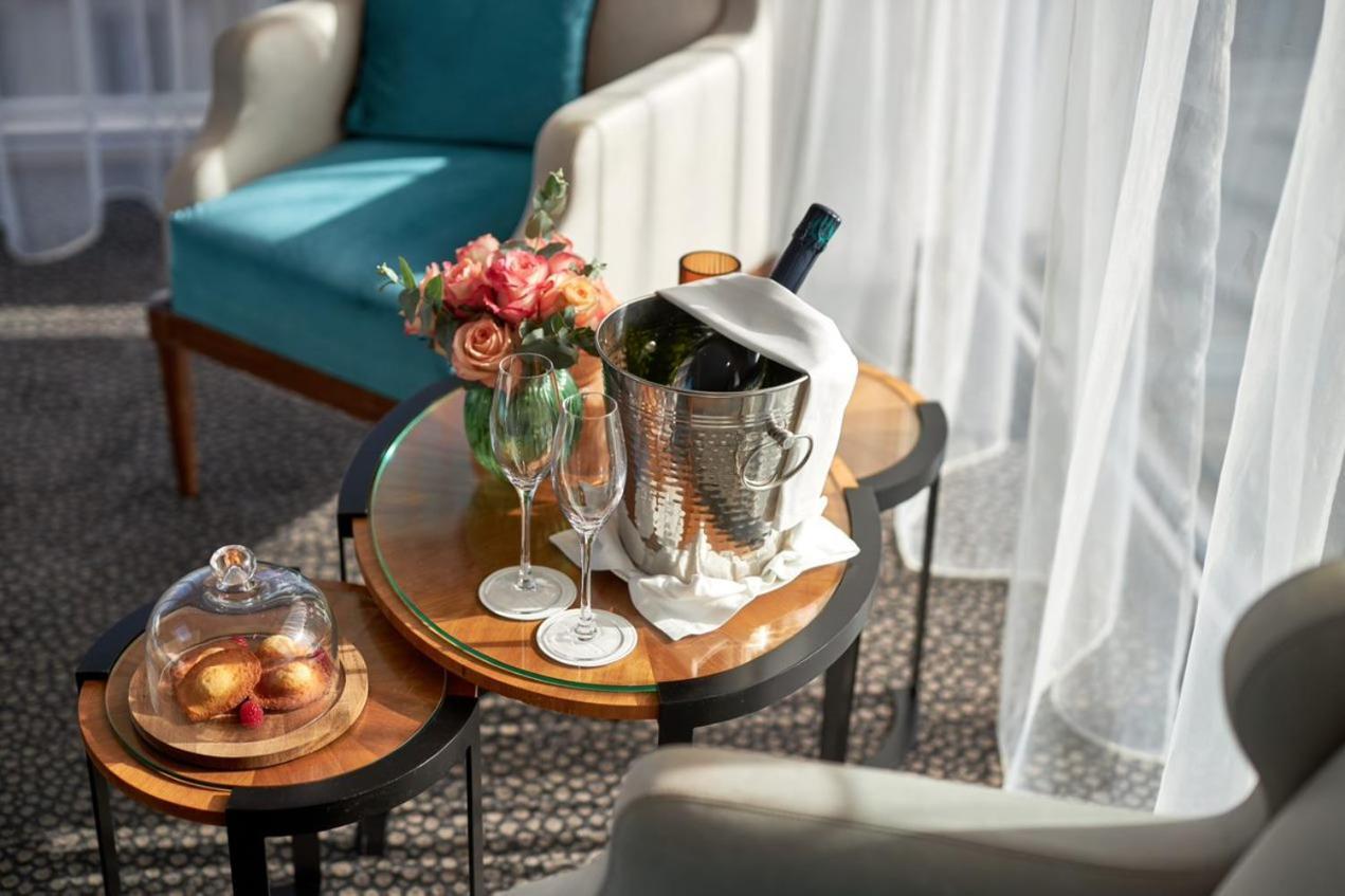 Maison Albar Hotels Le Pont-Neuf Paris Extérieur photo A wine bucket