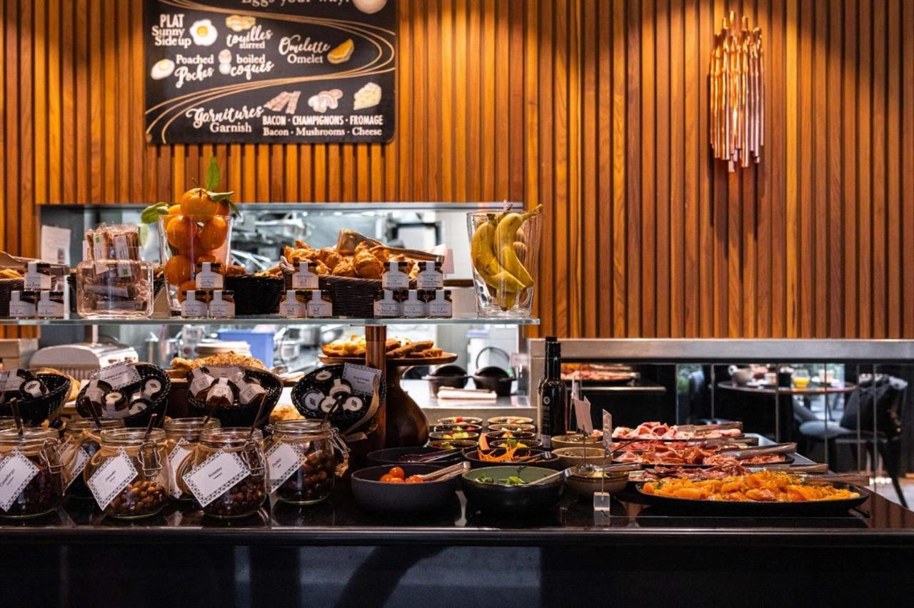 Maison Albar Hotels Le Pont-Neuf Paris Extérieur photo A buffet at a restaurant