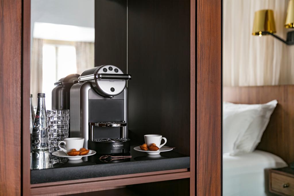 Maison Albar Hotels Le Pont-Neuf Paris Extérieur photo A Nespresso machine in a hotel room